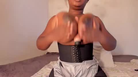 Danna online show from October 2025 12:15:02 PM