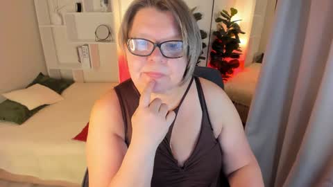 Snapshot of shannonshine chatting on May 2026 01:28:02 PM Shannon online show from May 2026 01:28:02 PM