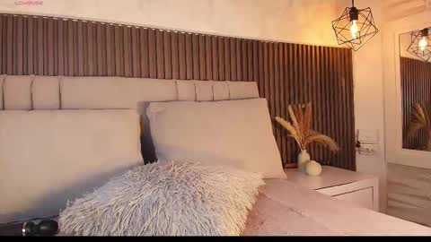 SHANON online show from December 2025 07:09:01 PM