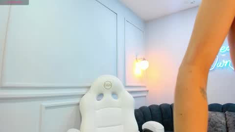 Shantal online show from November 2025 03:51:01 AM