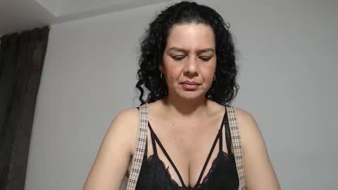 sharickleon11 online show from November 2025 01:05:02 AM