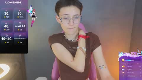 Snapshot of sharli_rose chatting on December 2024 07:46:02 PM Sharli online show from December 2024 07:46:02 PM