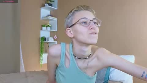 Snapshot of sharli_rose chatting on February 2025 03:30:01 PM Sharli online show from February 2025 03:30:01 PM