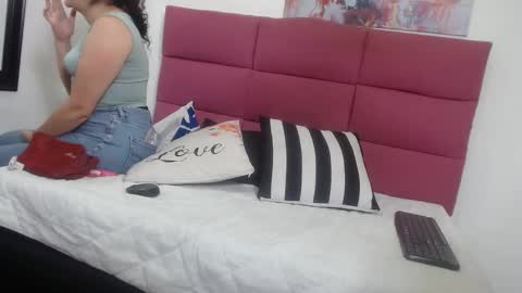 Snapshot of sharlotte__jones chatting on January 2025 02:53:02 PM Sara online show from January 2025 02:53:02 PM