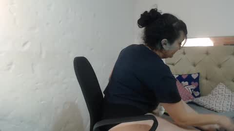 Snapshot of sharlotte__jones chatting on February 2025 09:08:02 PM Sara online show from February 2025 09:08:02 PM