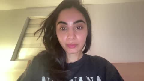 sharnn_b online show from November 2025 05:57:02 AM