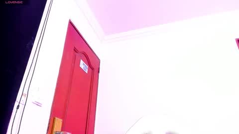 Snapshot of sheilly_brown chatting on February 2026 05:02:02 AM sheilly_brown online show from February 2026 05:02:02 AM