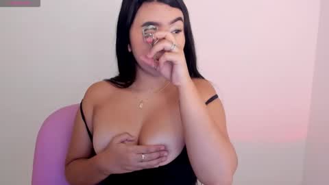 Snapshot of shellyrayhs1 chatting on November 2025 02:43:02 AM Shelly rayhs online show from November 2025 02:43:02 AM