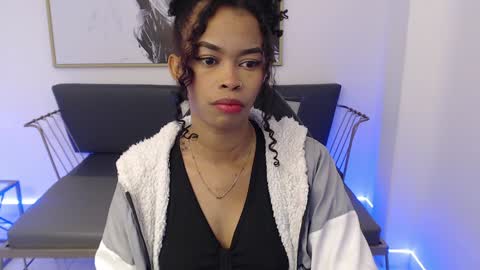 Snapshot of shenna_brunette_ chatting on December 2024 01:18:02 PM Shenna online show from December 2024 01:18:02 PM