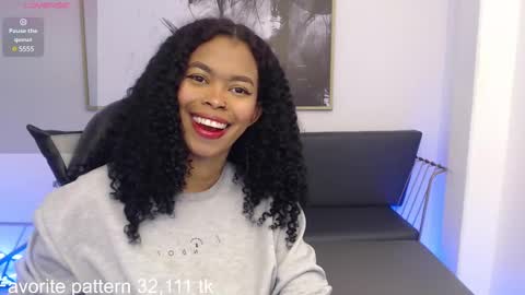 Snapshot of shenna_brunette_ chatting on February 2025 01:31:02 PM Shenna online show from February 2025 01:31:02 PM