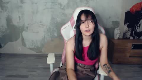 Emma online show from November 2025 03:45:02 PM