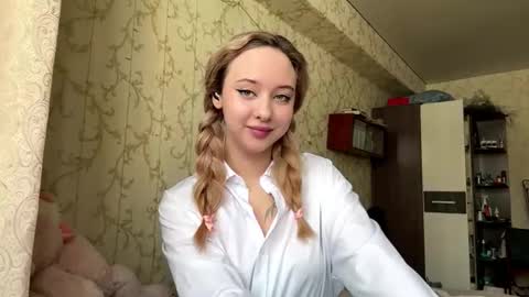 Mia online show from March 2026 10:09:02 AM