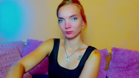 Alexis online show from October 2025 08:20:01 PM