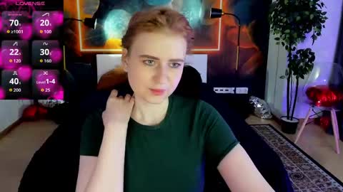 Snapshot of shiny_lisss chatting on May 2026 01:44:02 AM Lisa online show from May 2026 01:44:02 AM