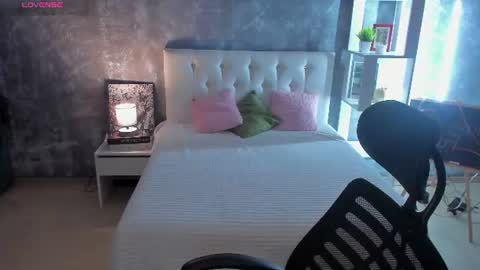 Snapshot of shiny_lisss chatting on June 2026 01:30:02 AM Lisa online show from June 2026 01:30:02 AM