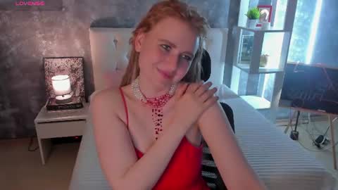 Snapshot of shiny_lisss chatting on June 2026 01:35:02 PM Lisa online show from June 2026 01:35:02 PM