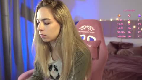 Snapshot of shinybarbie chatting on September 2025 06:37:01 AM Julia online show from September 2025 06:37:01 AM
