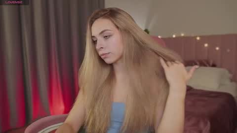 Snapshot of shinybarbie chatting on September 2025 05:53:02 AM Julia online show from September 2025 05:53:02 AM