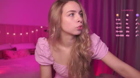 Snapshot of shinybarbie chatting on October 2025 06:10:02 AM Julia online show from October 2025 06:10:02 AM