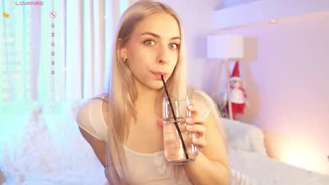 Julia online show from December 2025 06:07:01 AM