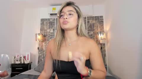 Snapshot of shofiavega chatting on September 2025 05:14:02 PM SHOFIA online show from September 2025 05:14:02 PM