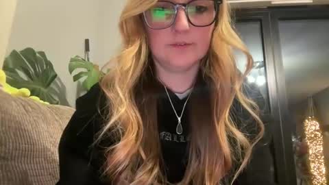 short sweetpea online show from March 2025 07:48:01 PM