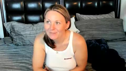 Snapshot of shortstuff79 chatting on November 2025 07:30:02 PM shortstuff79 online show from November 2025 07:30:02 PM