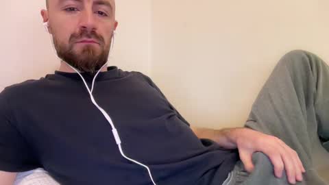 Snapshot of show_jizzness chatting on February 2025 08:18:02 AM show_jizzness online show from February 2025 08:18:02 AM
