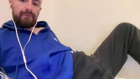 Snapshot of show_jizzness chatting on February 2025 06:04:02 PM show_jizzness online show from February 2025 06:04:02 PM