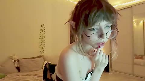 Snapshot of shushencii chatting on September 2025 11:05:02 PM Aria online show from September 2025 11:05:02 PM