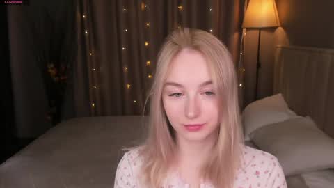 Snapshot of shy__polly chatting on April 2026 12:08:01 AM Polly online show from April 2026 12:08:01 AM
