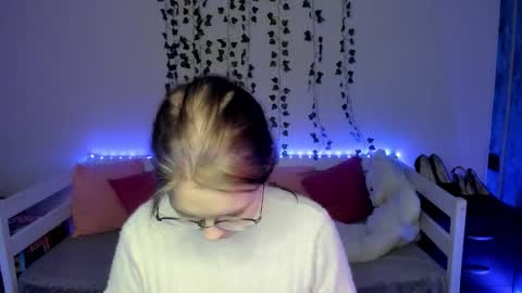 shy_elina01 online show from October 2025 10:38:02 AM