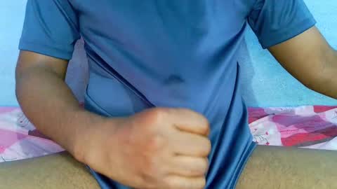 Snapshot of shy_eyes_ chatting on February 2025 02:29:02 AM shyeyes online show from February 2025 02:29:02 AM