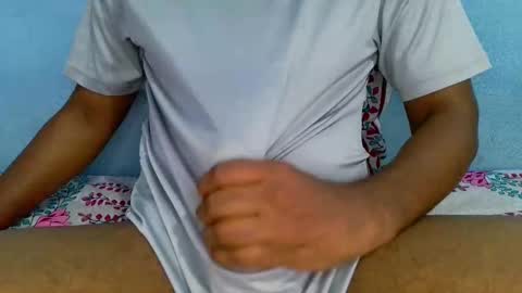 Snapshot of shy_eyes_ chatting on February 2025 02:00:01 PM shyeyes online show from February 2025 02:00:01 PM