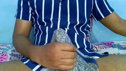 Snapshot of shy_eyes_ chatting on February 2025 02:27:02 PM shyeyes online show from February 2025 02:27:02 PM