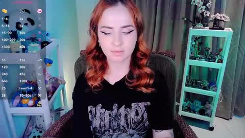 Snapshot of shyfoxxxy chatting on April 2026 07:20:01 AM Effie online show from April 2026 07:20:01 AM