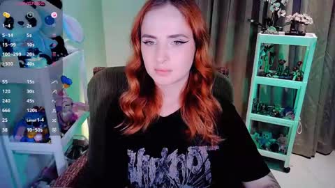 Snapshot of shyfoxxxy chatting on April 2026 06:49:02 PM Effie online show from April 2026 06:49:02 PM