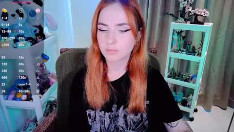 Snapshot of shyfoxxxy chatting on April 2026 06:42:02 AM Effie online show from April 2026 06:42:02 AM
