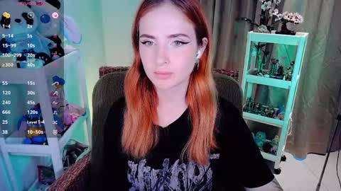 Snapshot of shyfoxxxy chatting on May 2026 07:58:01 AM Effie online show from May 2026 07:58:01 AM
