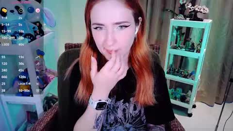 Snapshot of shyfoxxxy chatting on May 2026 06:40:02 AM Effie online show from May 2026 06:40:02 AM