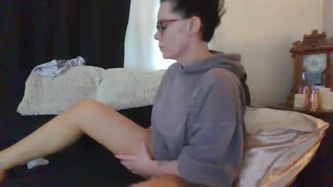 Snapshot of sidneyraee chatting on April 2026 04:42:02 PM Mrs. St. Patrickk online show from April 2026 04:42:02 PM