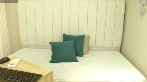 Sienna online show from September 2025 01:48:02 PM