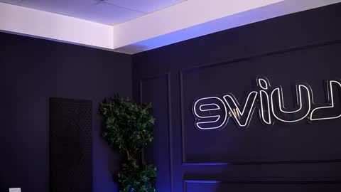 Sienna online show from October 2025 10:07:01 AM