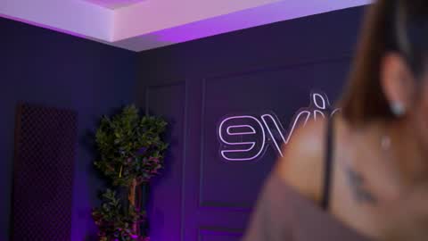 Sienna online show from November 2025 11:57:02 AM