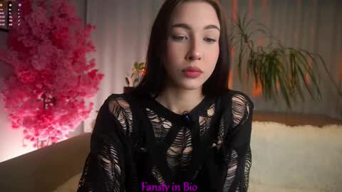 Snapshot of signehinz chatting on October 2025 11:43:01 AM Eva online show from October 2025 11:43:01 AM