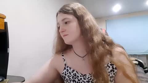 Snapshot of silkfever chatting on November 2025 03:35:01 PM Elisabet online show from November 2025 03:35:01 PM