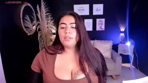 Silvia online show from December 2025 01:39:01 PM