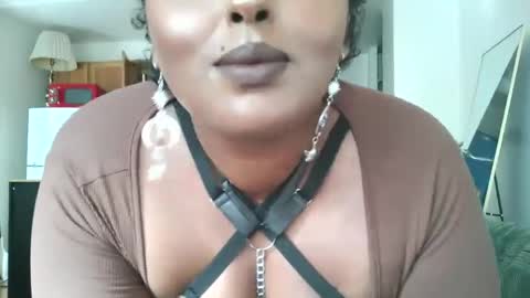 Simin Fox online show from September 2025 08:54:01 PM