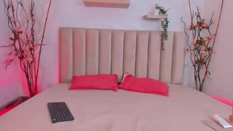 Snapshot of simona_brooke chatting on October 2025 08:48:01 PM simona_brooke online show from October 2025 08:48:01 PM