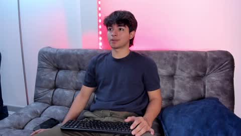  Simon  online show from December 2024 10:05:01 PM